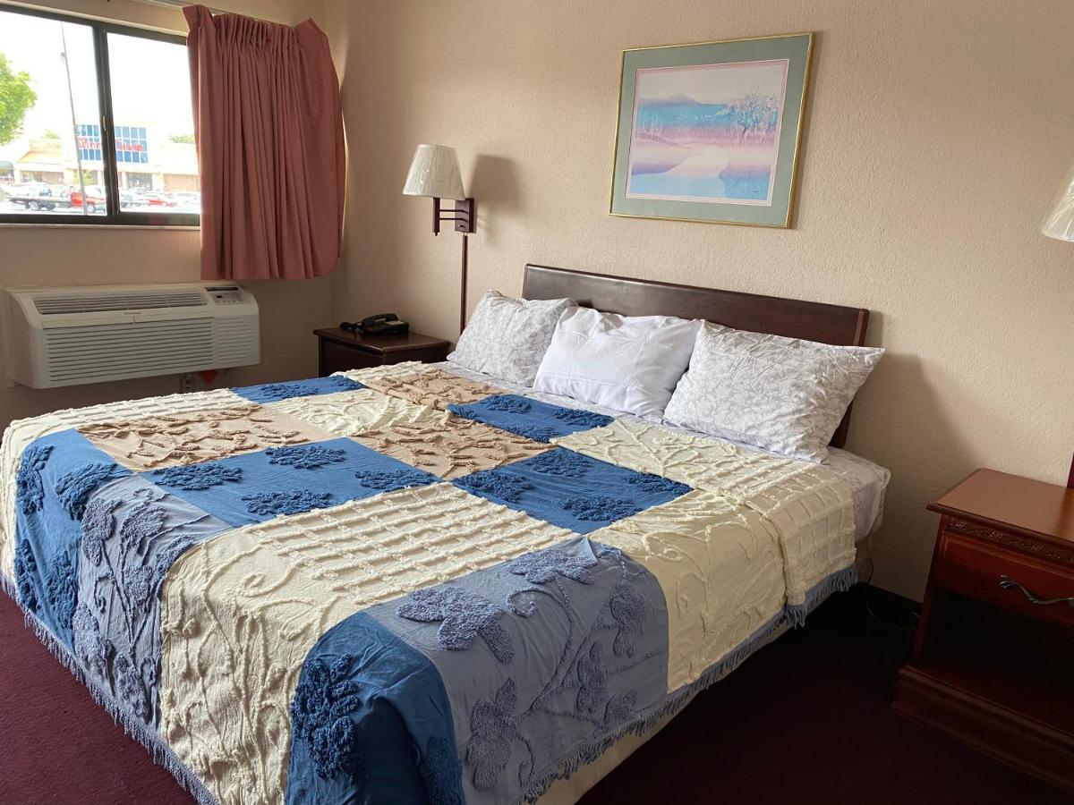 Regency Inn Fern Park Bagian luar foto