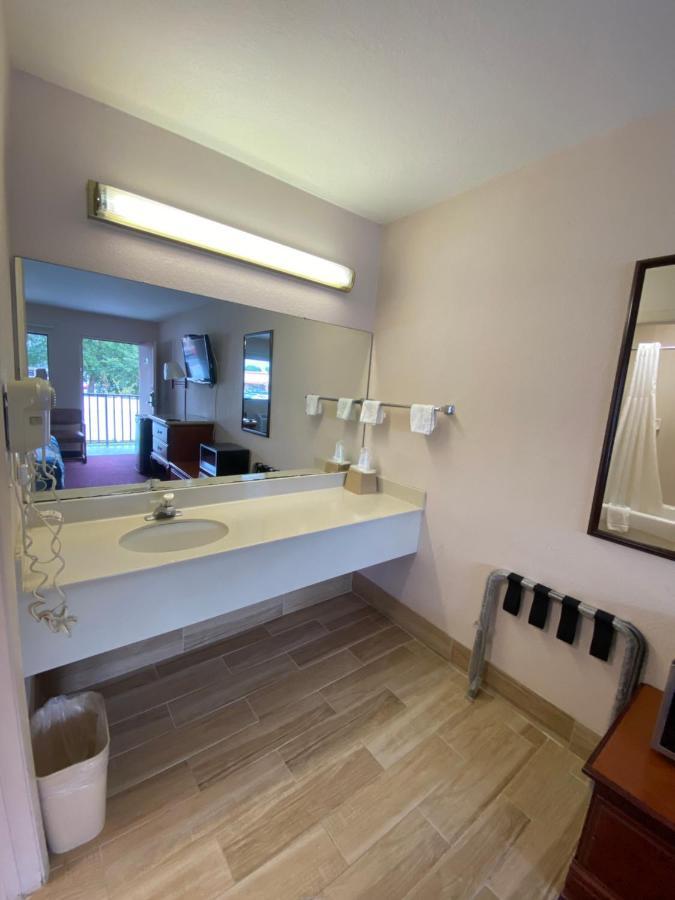 Regency Inn Fern Park Bagian luar foto