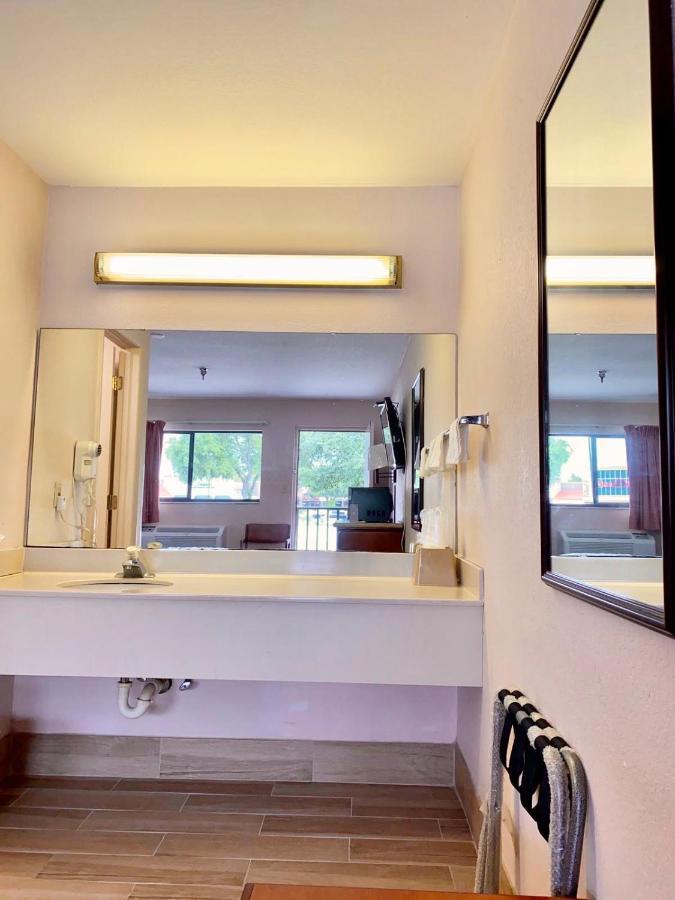 Regency Inn Fern Park Bagian luar foto